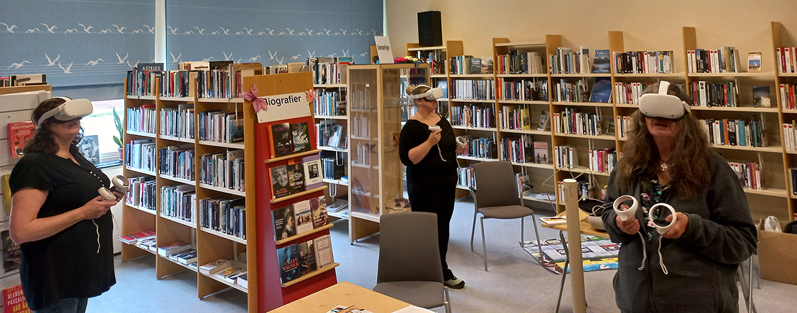 Personalen på Strömsunds bibliotek testar VR